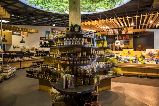 Assortiment van een streekwinkel in Luttelgeest in de Noordoostpolder.