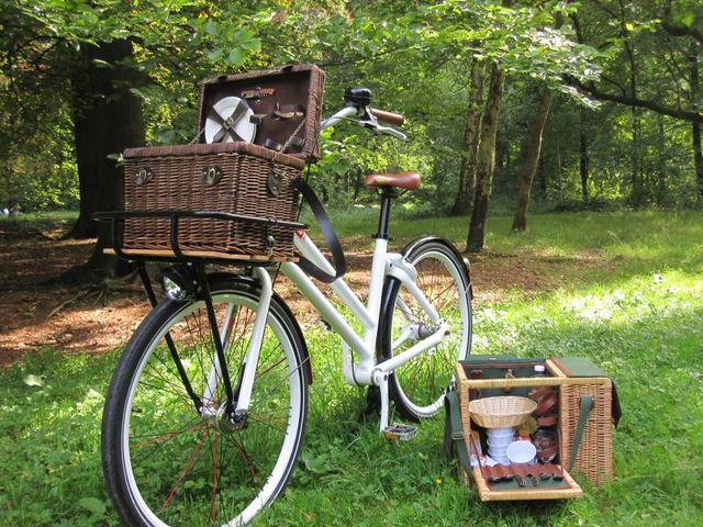 Fiets met picknickmand