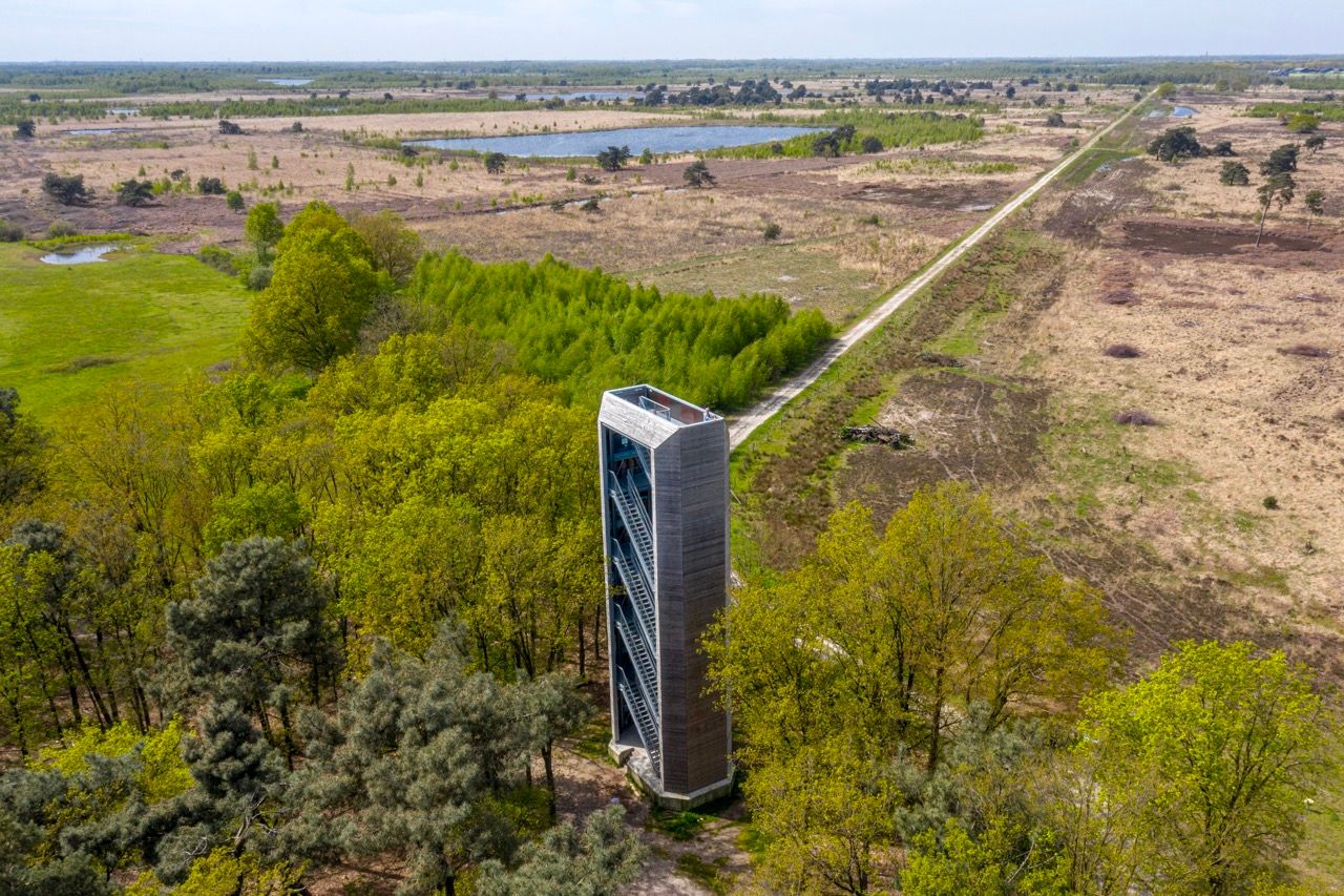 Belfort, een toren gefotografeered vanuit de lucht