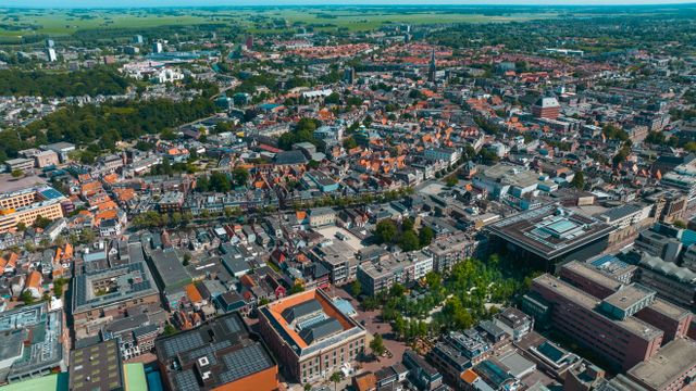 Foto van Leeuwarden van boven. Genomen vanaf de kpn mast met uitzicht op het centrum van Leeuwarden
