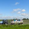 Op de excursiewagen het veld in