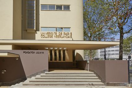 Hoofdingang Collège néerlandais