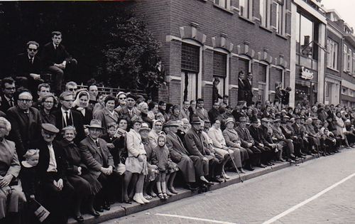 Defile glasstadmars jaren zestig