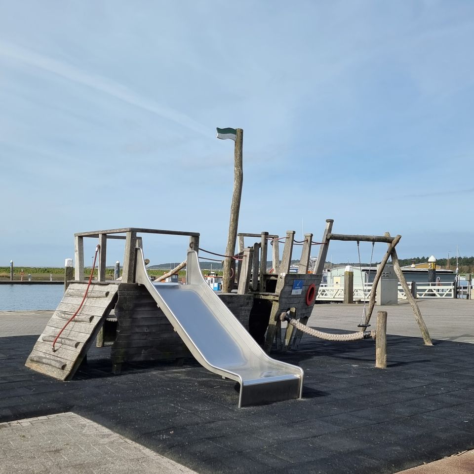 Speelboot Jachthaven Vlieland