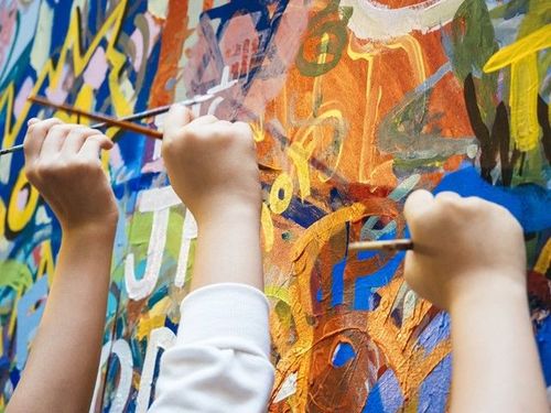 Kinderen aan het schilderen