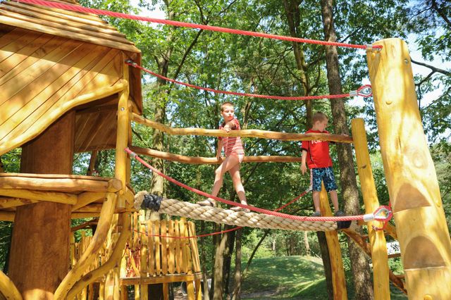 Recreatiepark d'n Mastendol kinderen klimmen