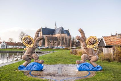 foto van de woeste leeuwen fontein in Workum