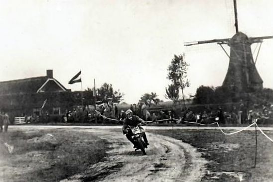 mooie-actie-foto-bij-de-molen-in-rolde_77508935.jpg