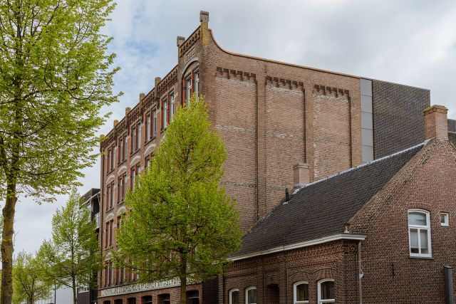 De gevel van Koninklijke Stoomschoenenfabriek A.H. van Schijndel.