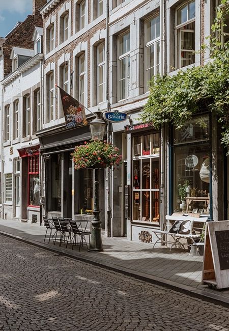 Rechtstraat Wyck Maastricht shops window displays