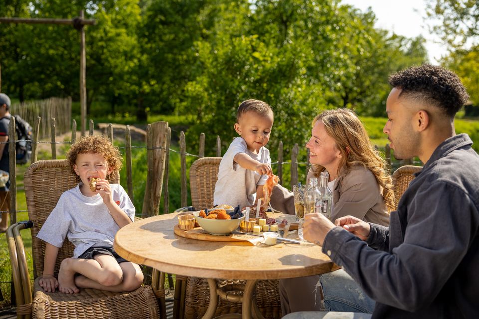 Terras Toon Kortoomspark met het hele gezin