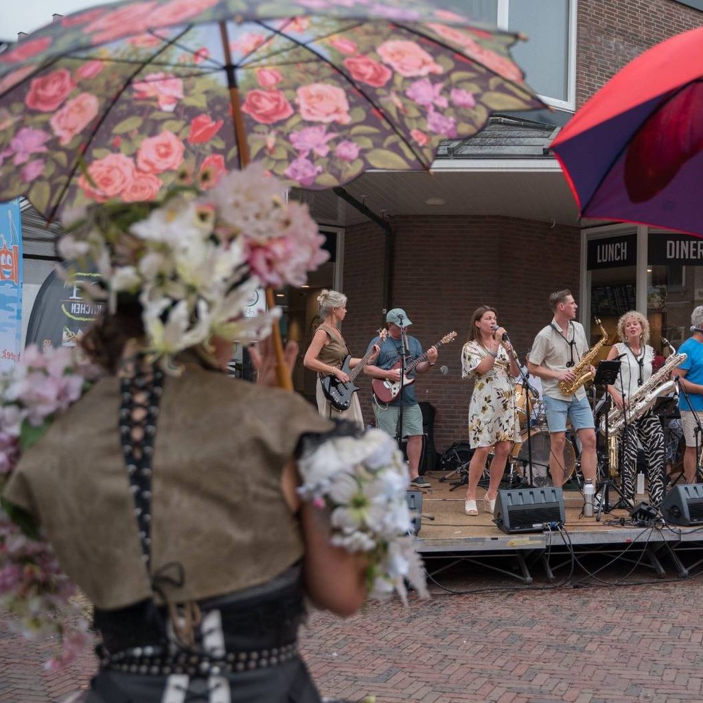 Swingterras Sneek met band SKATT