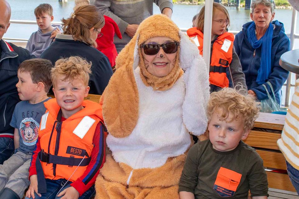De paashaas aan boord van De Blauwe Bever