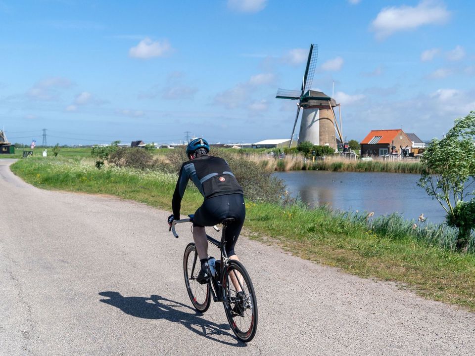Wielrenner bij de Molen in Midden-Delfland