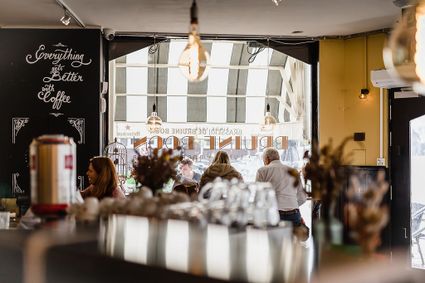 Interieur van De Bruine Boon in Leiden