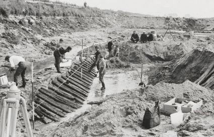 Foto van de noodopgraving van de Romeinse platbodem.