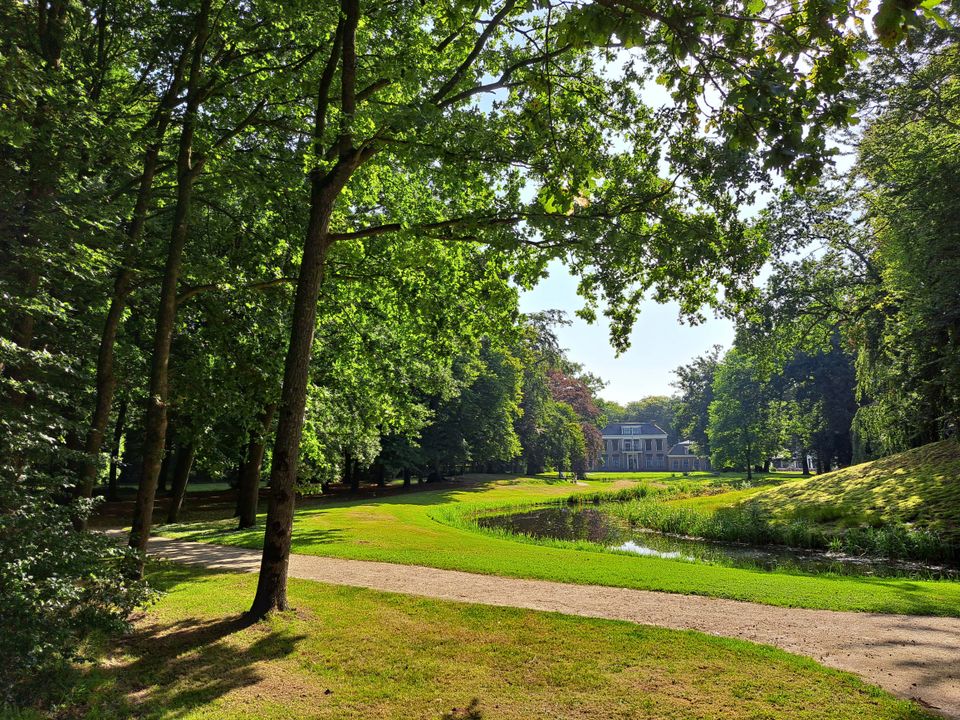 Adellijke wandeling door Oentsjerk en Mûnein