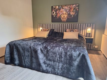 Herrlich schlafen in einem luxuriösen Hotelzimmer mit kostenlosem Netflix und WLAN.