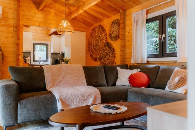 Woonkamer van Boshuisje De Peel