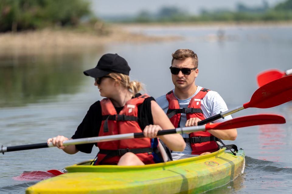 2 personen in een kajak op de Maas close up foto