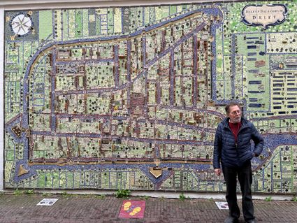 De keramieken kaart in Delft