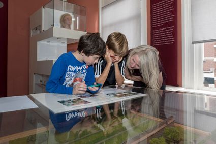 Leerlingen in Museum Swaensteyn