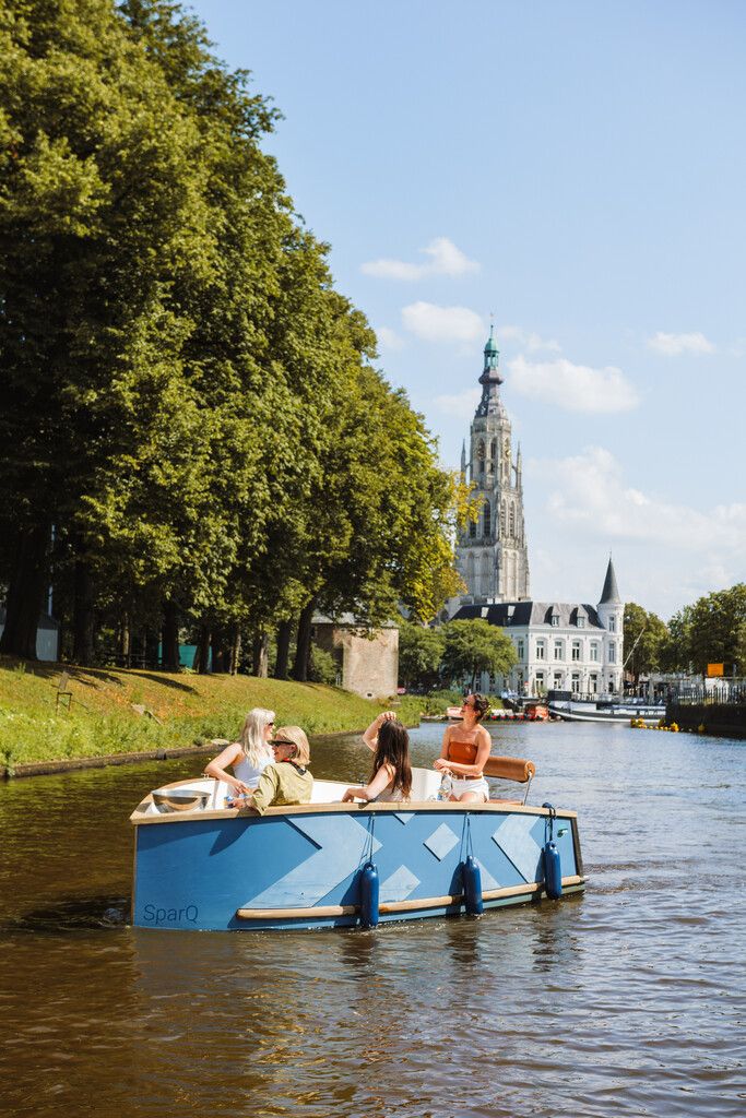 Elektrische sloep BAAI singels Breda Grote Kerk