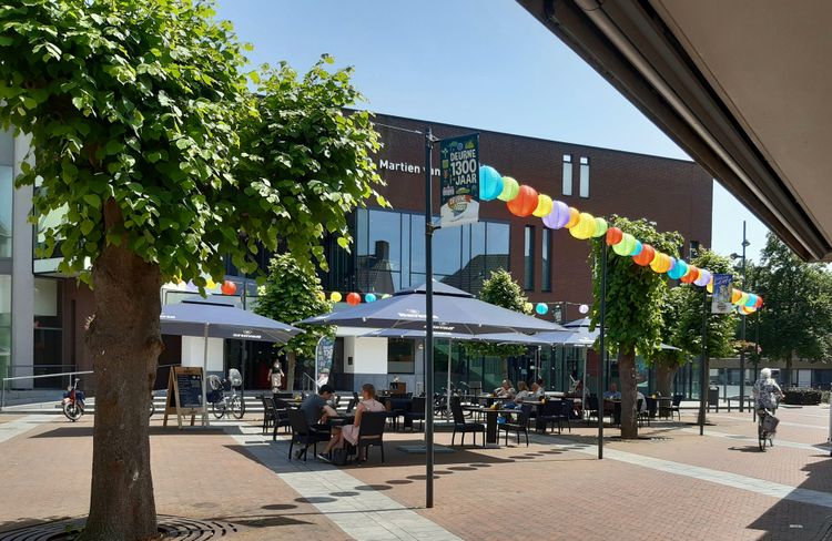 Cultuurcentrum Deurne met terras Martinetplein Deurne