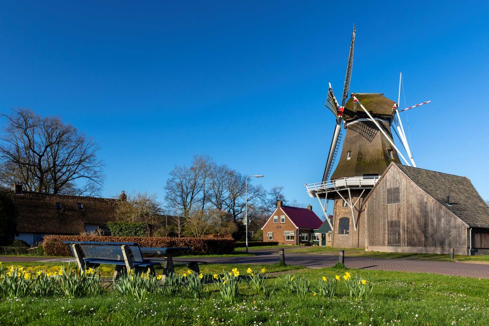 Dorp Havelte in Zuidwest-Drenthe met molen.