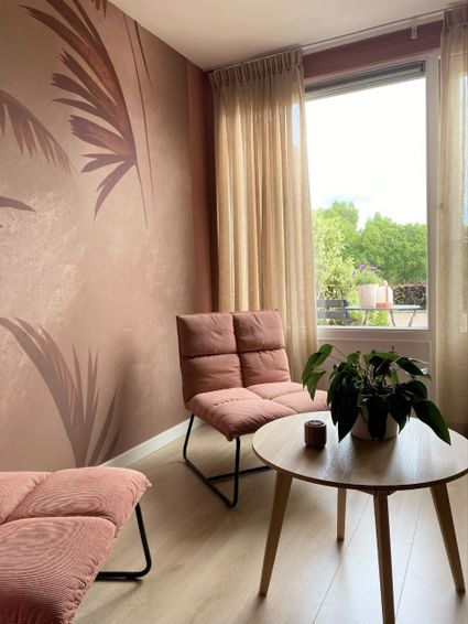 Stoelen met tafeltje.