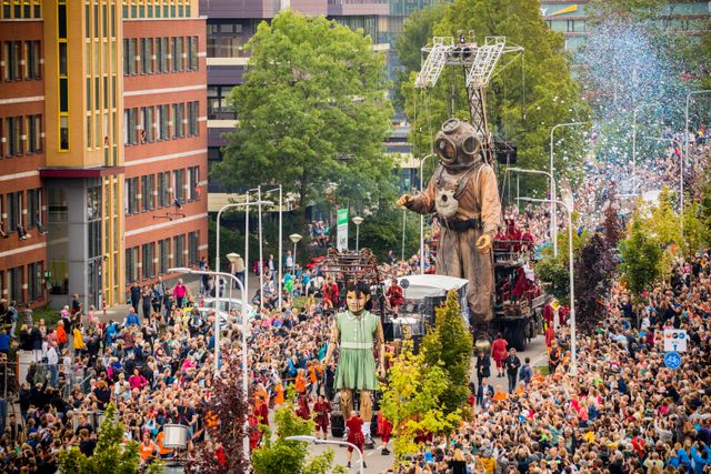 Reuzen van Royal de Luxe tijdens Culturele hoofdstad leeuwarden 2018