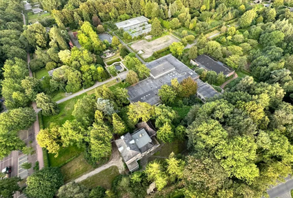 Luchtfoto van de voormalige Tuinbouwschool in Frederiksoord. Nu het Erfgoed herstelproject DE PROEF.