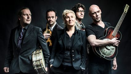 Concert | Lucy Legeland zingt en inkt