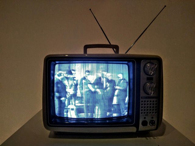 Oud televisie toestel uit de jaren '70