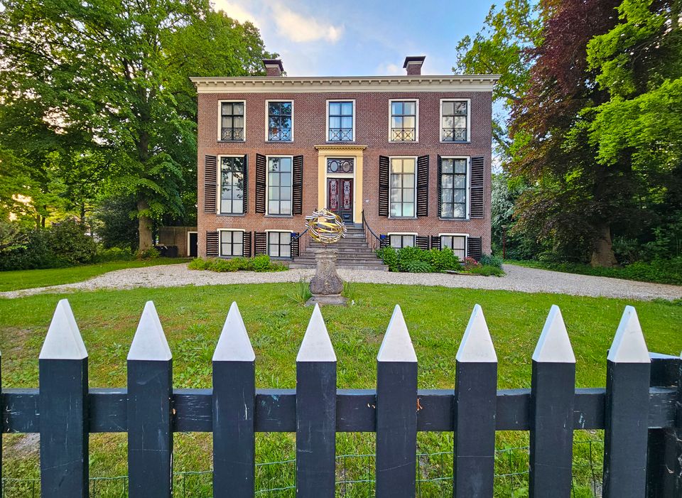 We brengen o.a. een bezoek aan Huize Voormeer