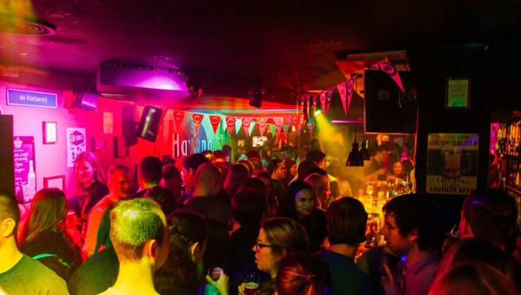 Gezellig feesten bij café de Kletsereij