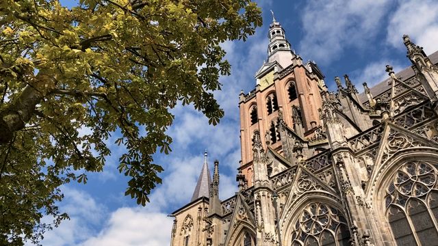 Foto van de toren van de Sint-Jan