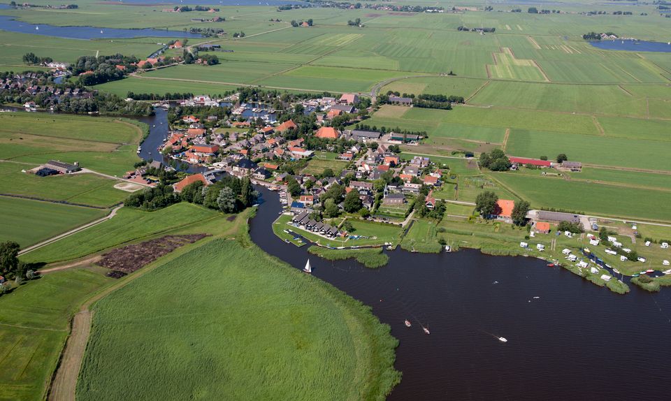 Een luchtfoto van het Gaastermeer.
