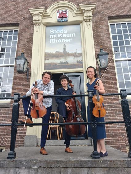 Het Nussen Strijktrio voor het Stadsmuseum