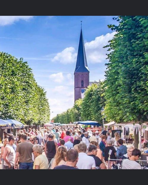 Foto van publiek op de jaarmarkt
