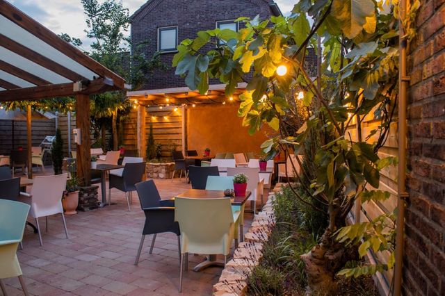 Die Terrasse von Eisdiele La Dolce Borger