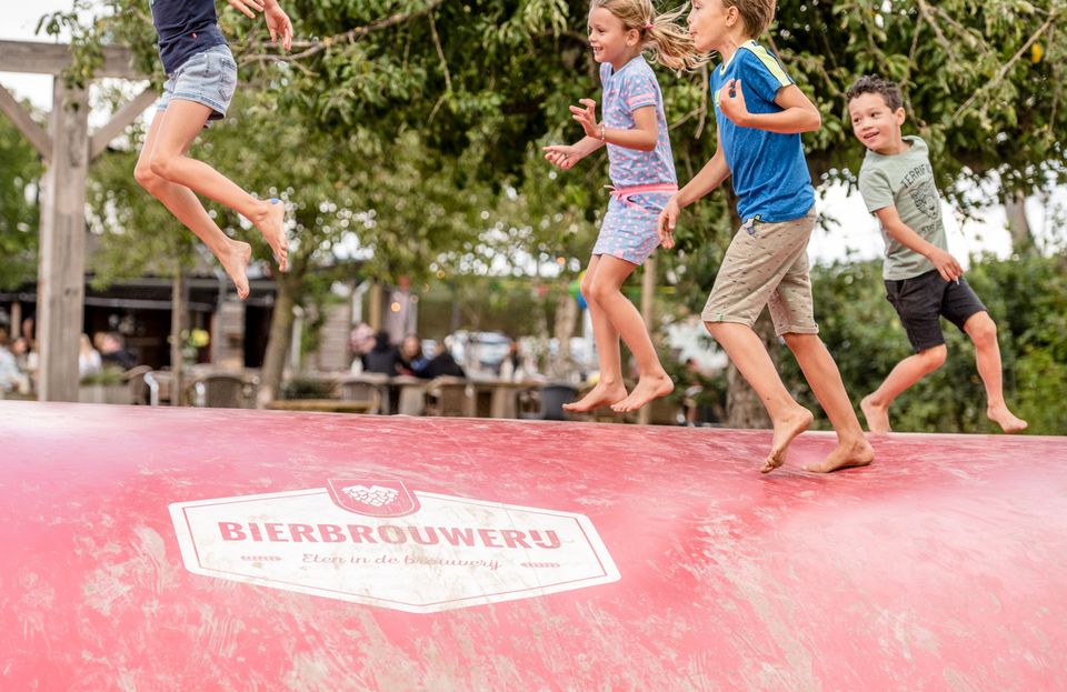 Spelende kinderen Bierbrouwerij Oijen