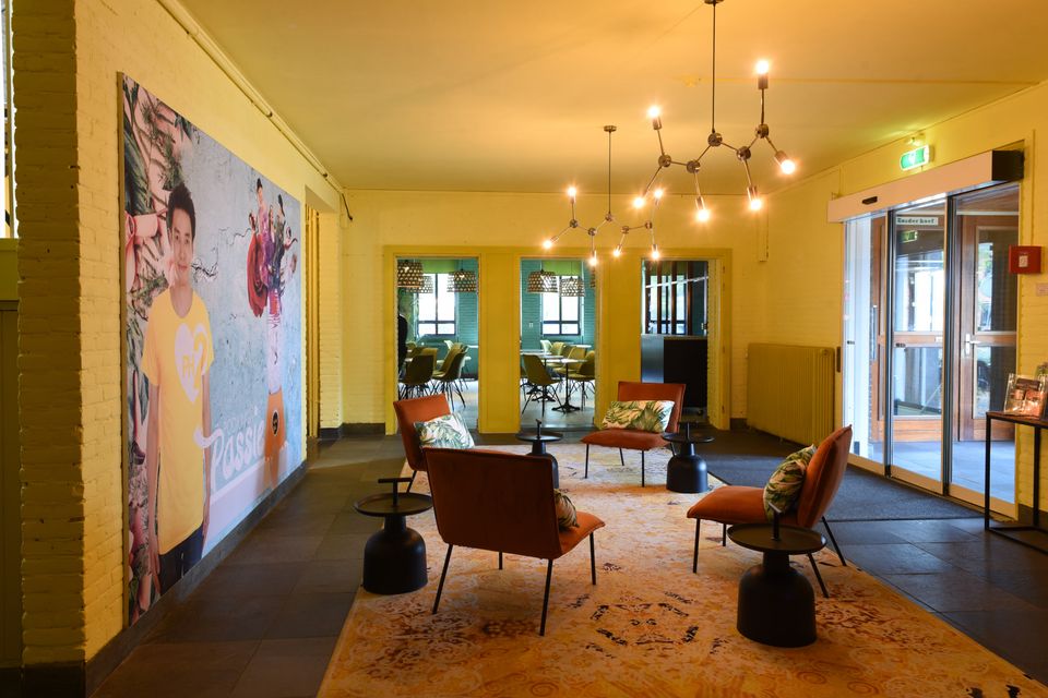 De gezellige foyer van de Pannehoef