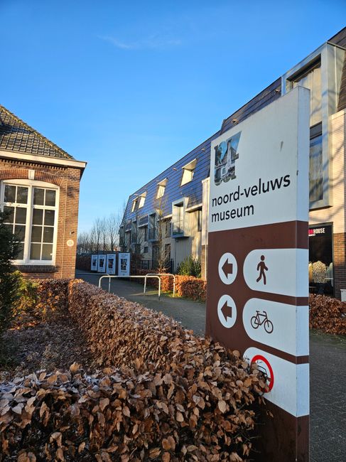 Noord-Veluws Museum vanaf Stationslaan