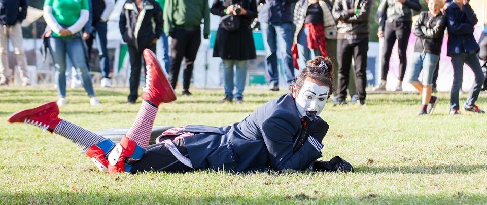 Een act op het festivalterrein tijdens Reuring Festival 2019.