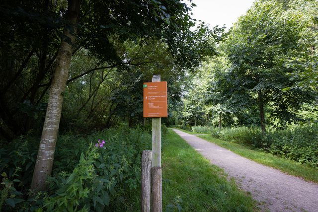 Bord van staadsbosbeheer bij een van de entrees het IJsselbos in