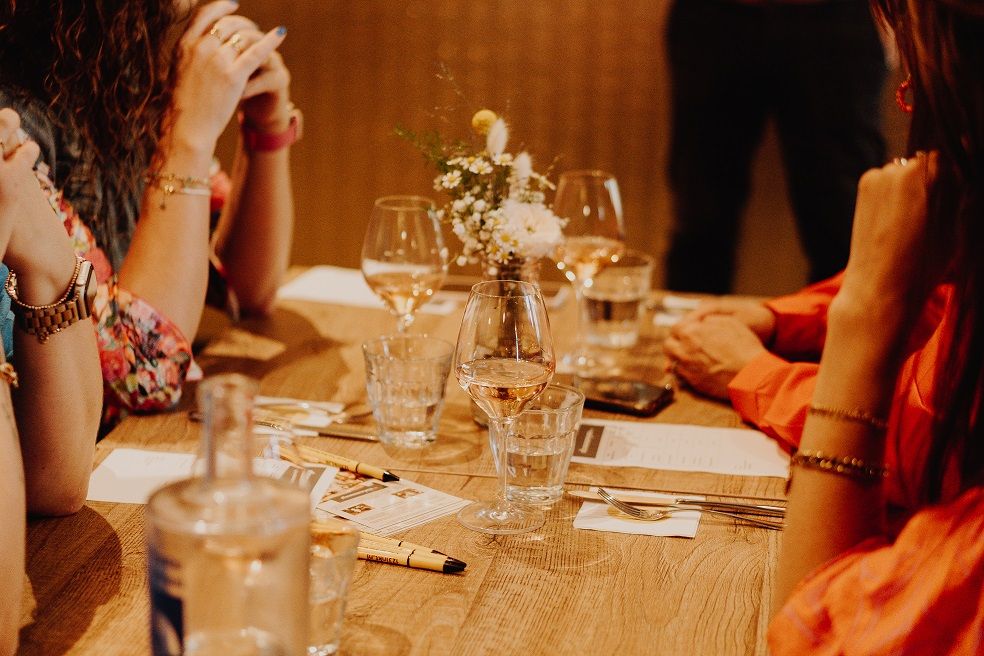 Gedekte dinertafel bij De Harmonie in Tilburg