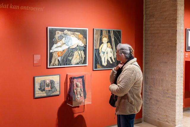 Bewoners van Beleef- en Zorgboerderij It Klokhús in het Jopie Huisman Museum.