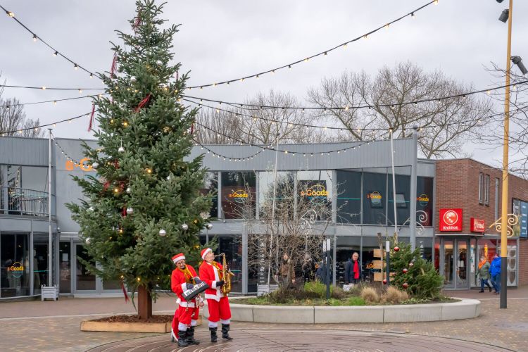 Op-Schouwen-Duiveland-Kerstmarkt-Zeeland-2024-Winterdorp Renesse