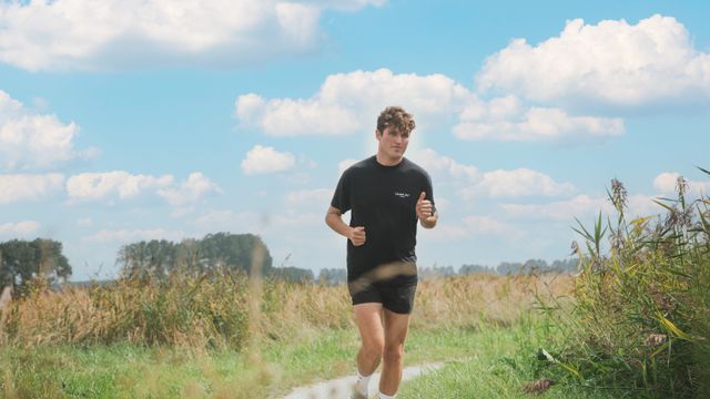 Tim loopt hard bij de Slikken van Flakkee